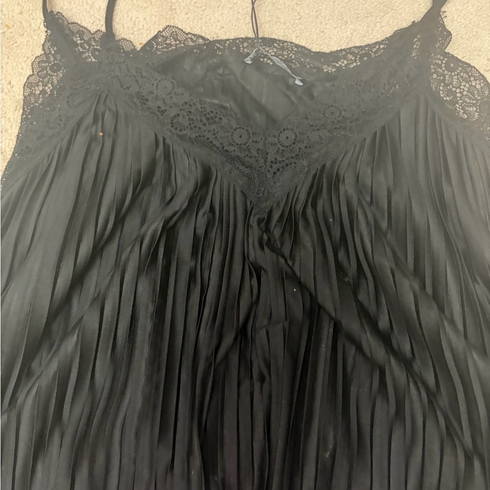 Chic 3 Piece Black Pleated Outfit - Picture 3 of 10